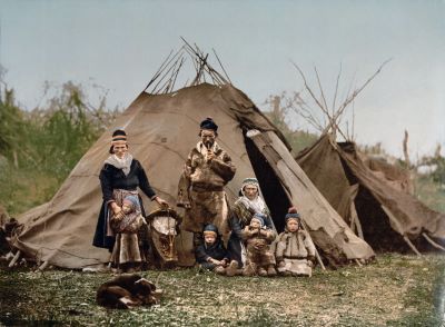 Une famille same en Norvège vers 1900.