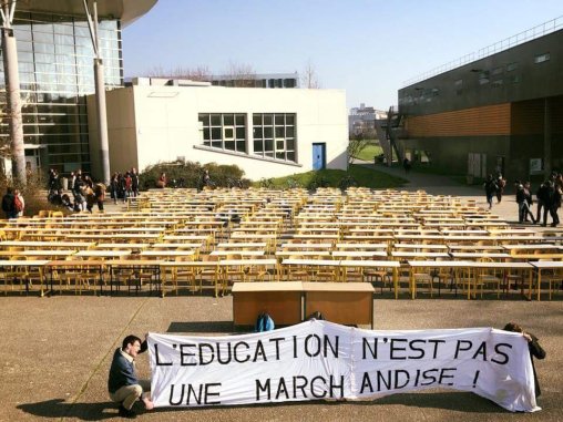 A Rennes, action des étudiant.e.s pour dénoncer la sélection à l'université : des chaises vides pour les sans-places